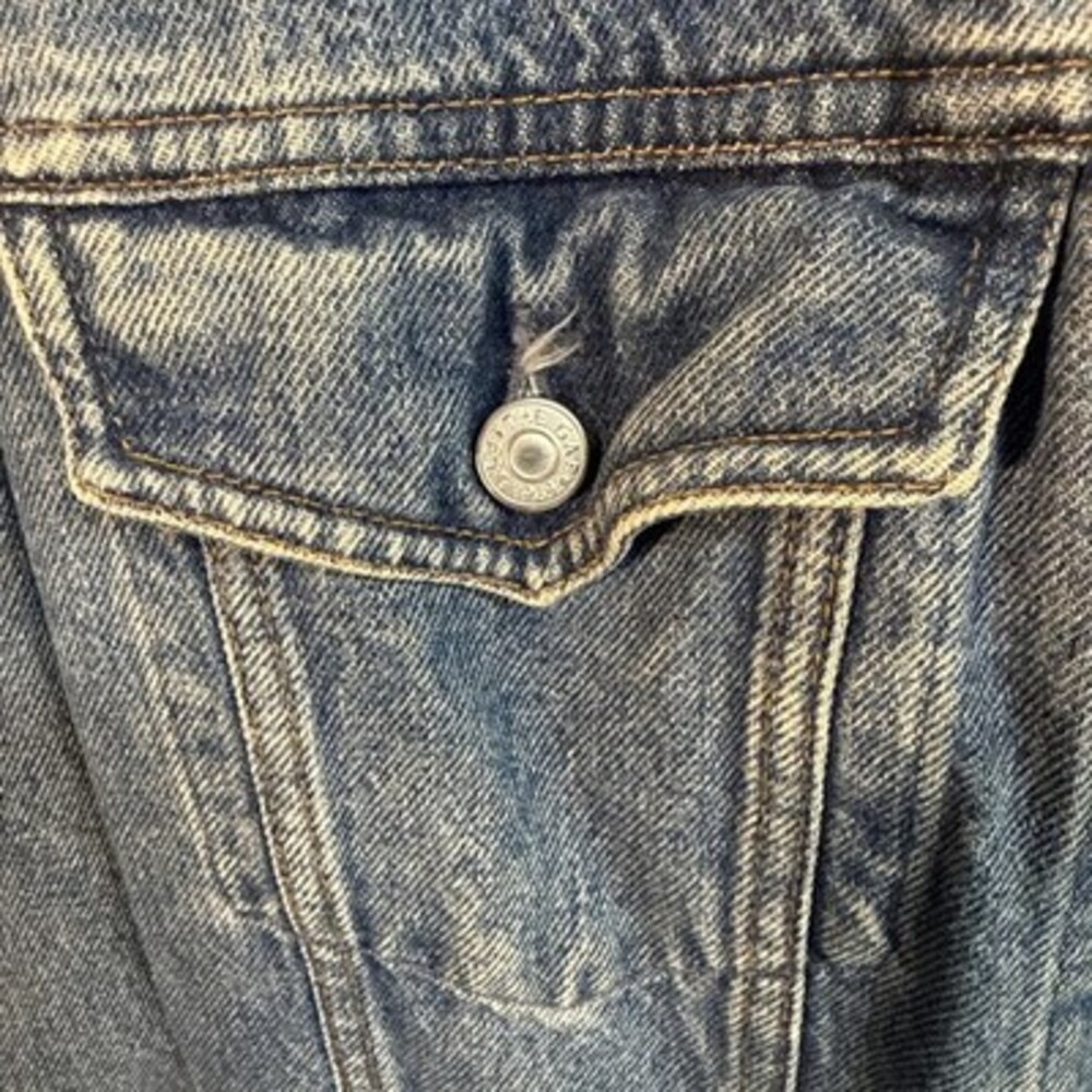 Vintage Gap Denim trucker jacket in a light Wash Blue Size M - Picture 2 of 11